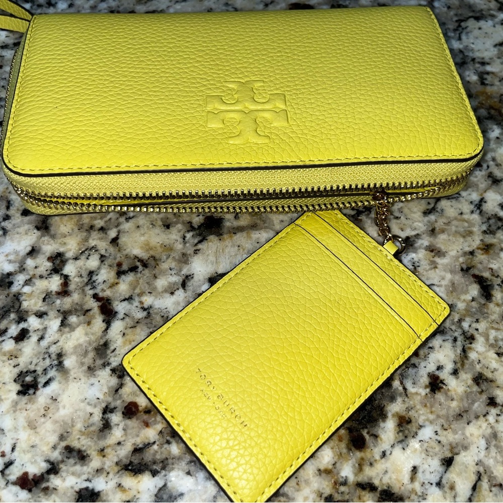 NWT Tory Burch Thea Wallet W/ Chain link ID Carrier